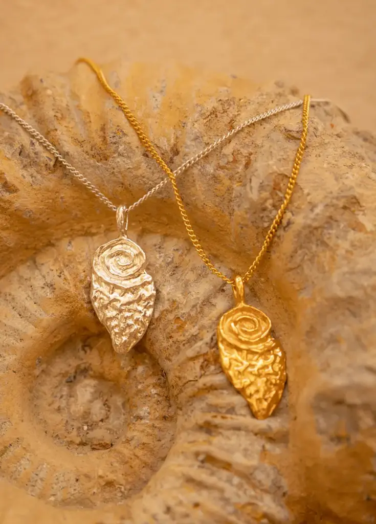 Rose Necklace TRUST