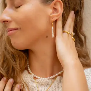 Pearl Drop earrings Camille