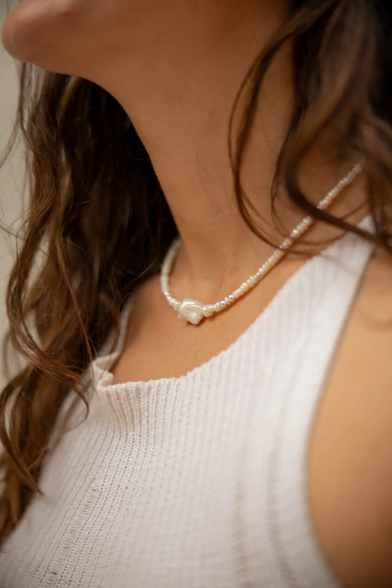 Pearl choker with silver beads