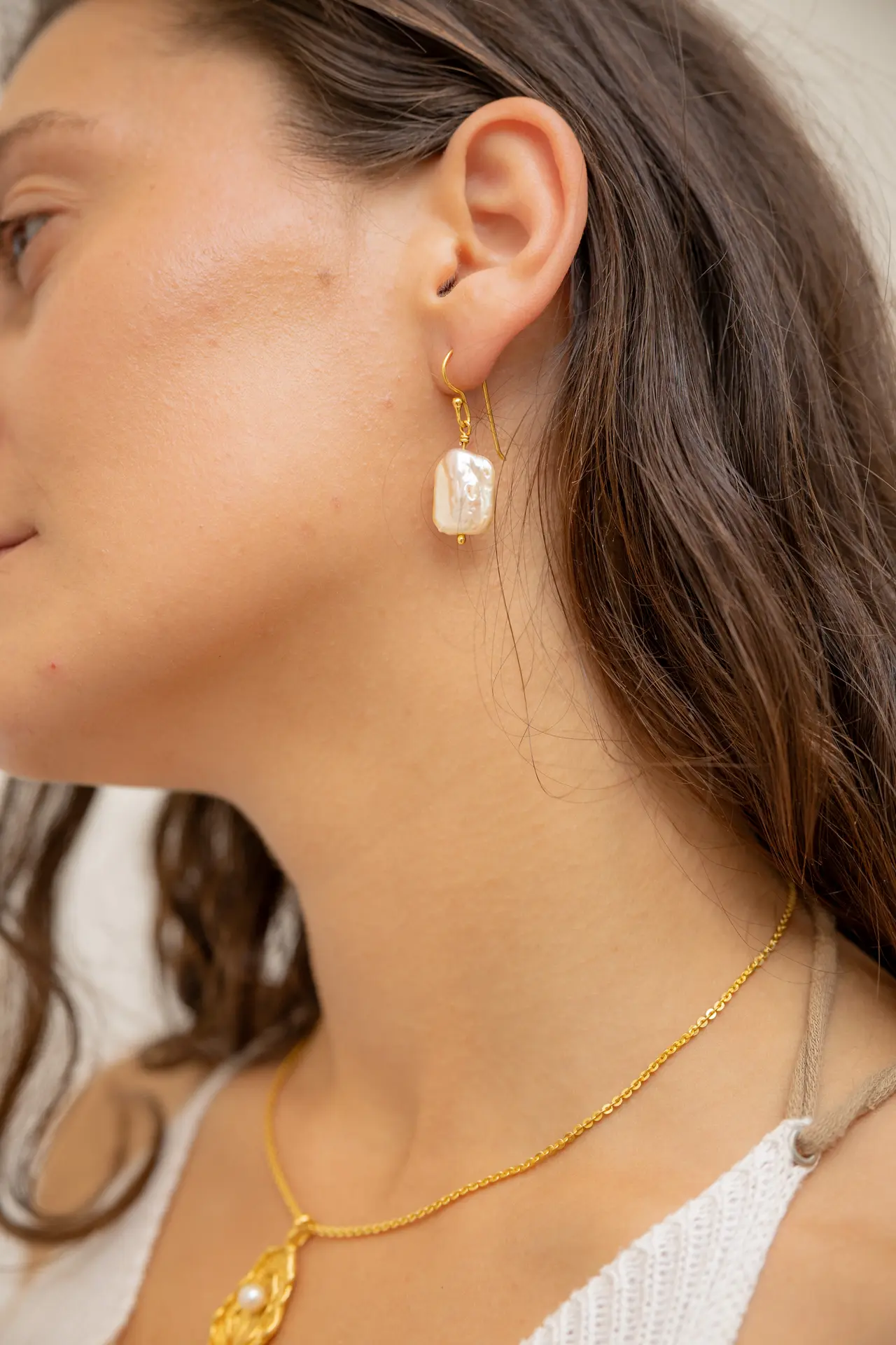 Simple Pearl earrings Lara