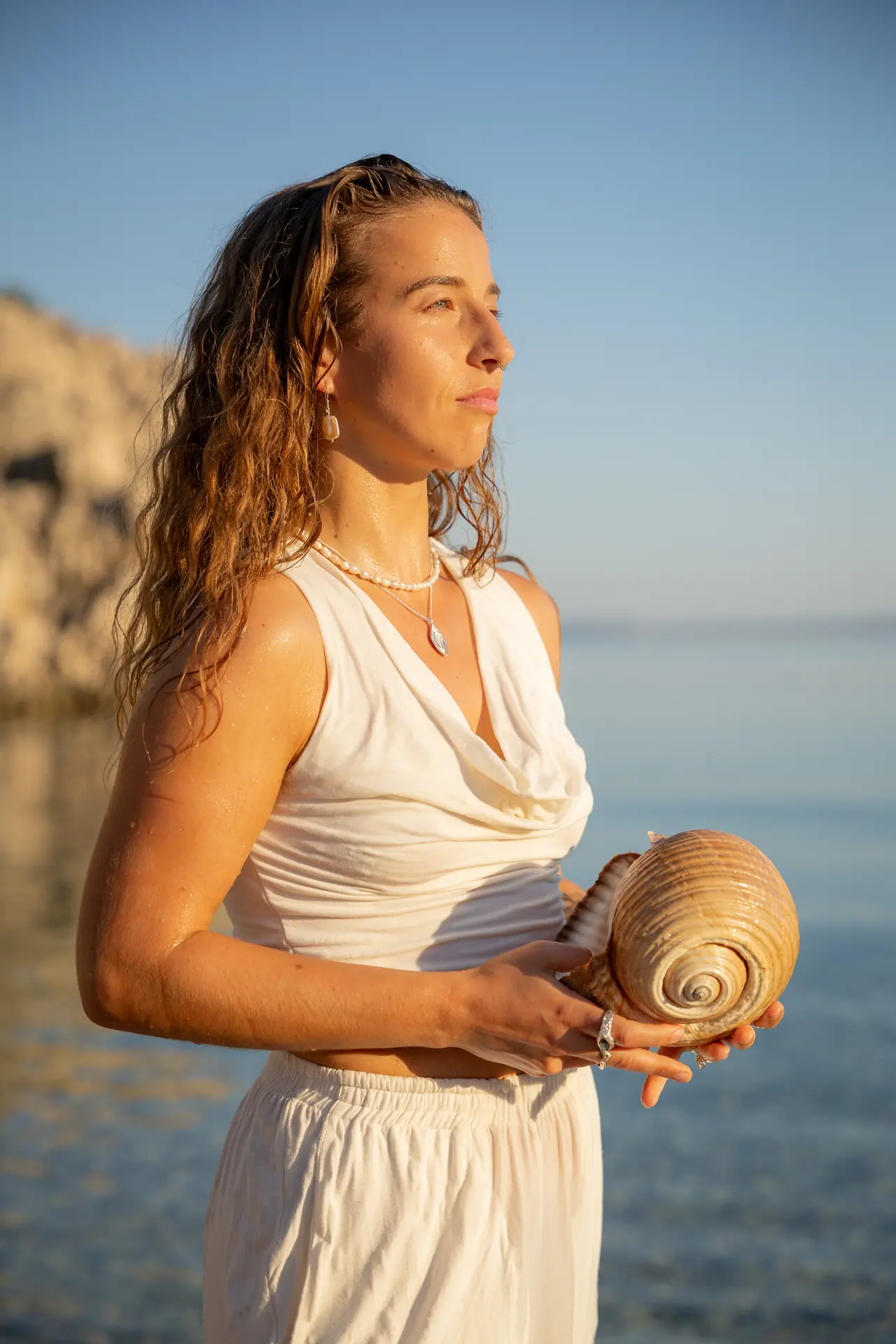 Simple Pearl earrings Lara