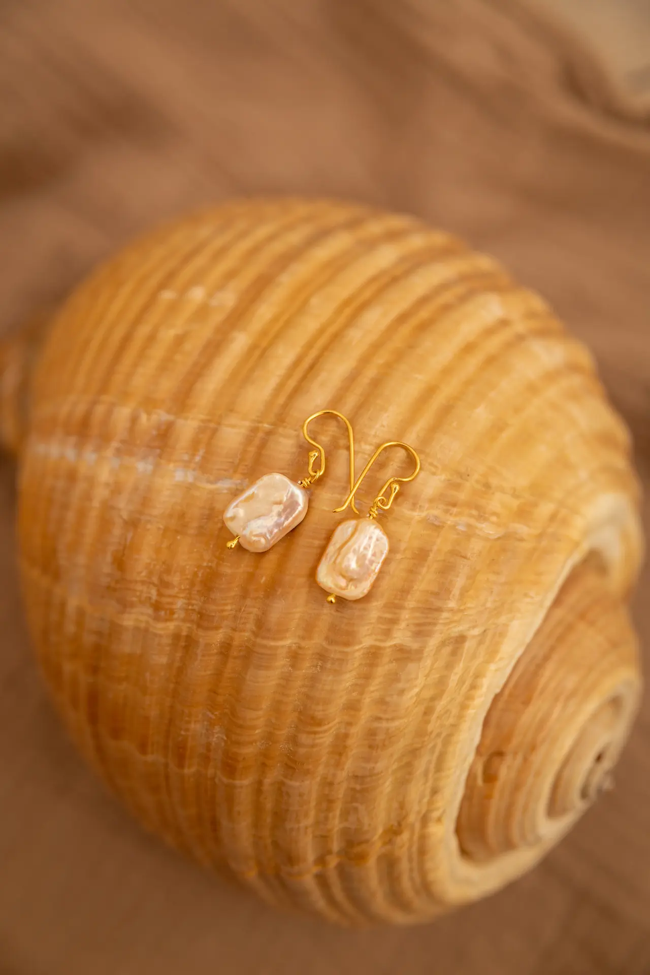 Simple Pearl earrings Lara