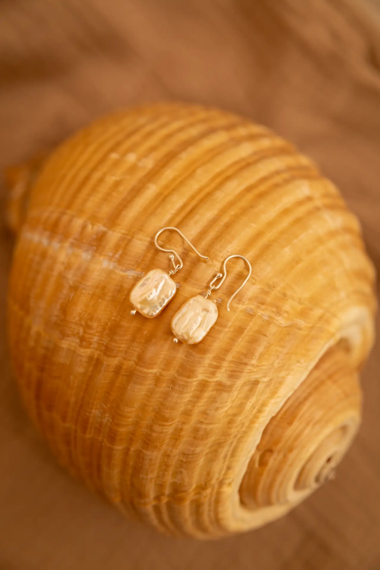Simple Pearl earrings Lara